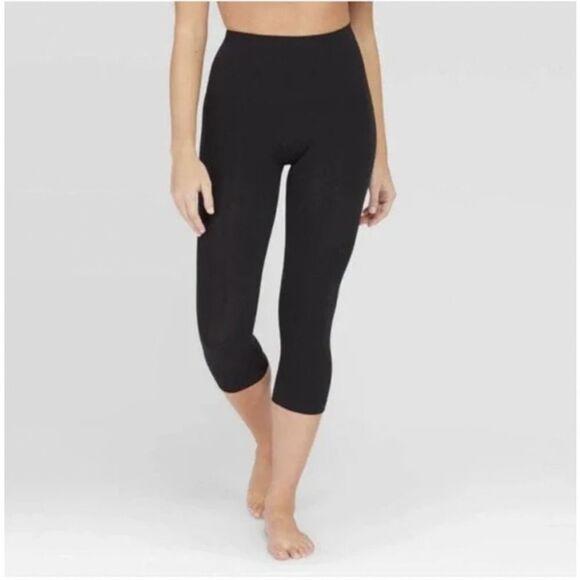 Spanx ASSETS Solid Black High Waist Cropped Seamless Leggings Size 1X - Picture 1 of 4